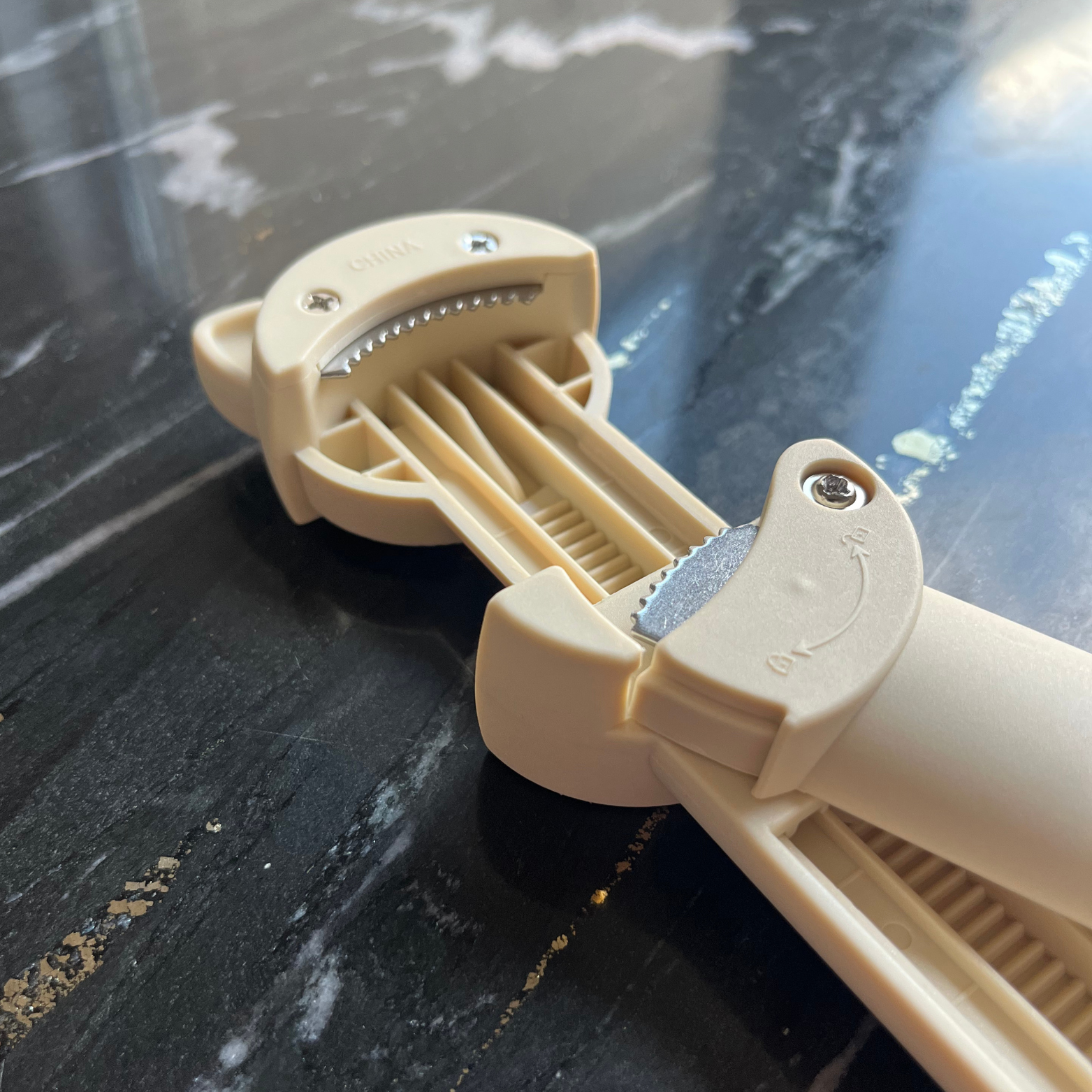 Multifunktionaler Glasöffner